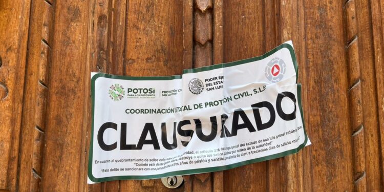 Clausuran la tienda Vertiche, tras la muerte del joven que cayó de la azotea