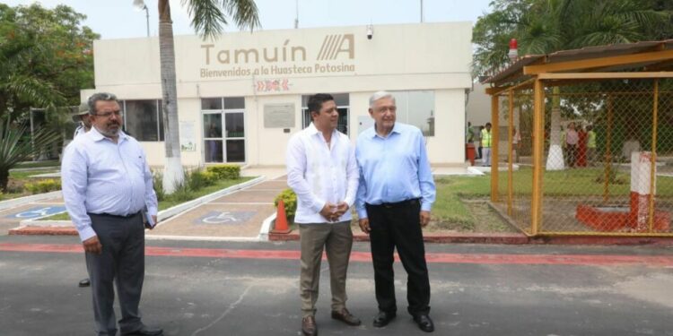 Ricardo Gallardo asegura el apoyo del Estado para concretar el aeropuerto de Tamuín