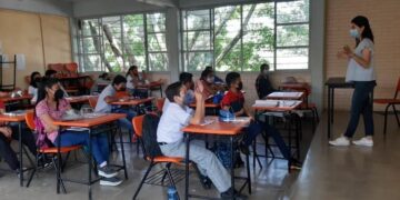Gallardo solicita ajustar horarios de escuelas ante ola de calor