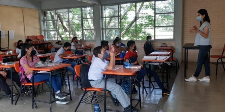 Gallardo solicita ajustar horarios de escuelas ante ola de calor