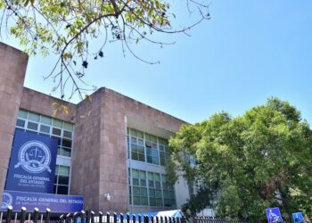 Fiscalía investiga homicidio de un hombre en estacionamiento de Bodega Aurrera