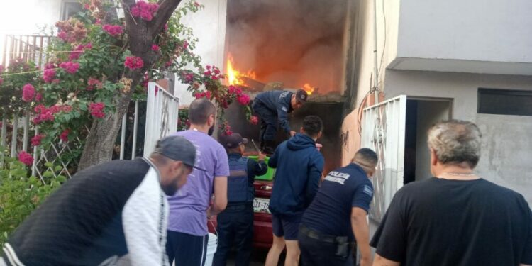 Se incendia vivienda en Unidad Habitacional Ponciano Arriaga