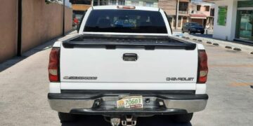 Roban camioneta a mano armada; propietarios solicitan ayuda para localizarla