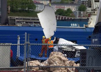 Llegan a Canadá los restos del sumergible Titán recuperados en el Atlántico