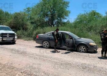 Decomisan vehículo, equipo táctico, drogas y ponchallantas