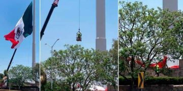 Destraban y arrastran por el suelo la bandera monumental