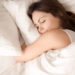 ¿Qué significa dormir abrazado de una almohada? Seguro no es lo que piensas