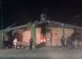 Queman restaurante y ejecutan a dos personas en la Carretera 57