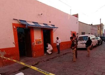 Ejecutan a un joven dentro de una tienda de abarrotes en Barrio de San Sebastián