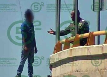 Evitan suicidio de joven en el Distribuidor Juárez