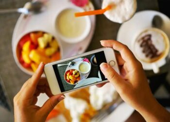 Estudio revela que nuestro gusto por la comida está influenciado por lo que vemos en el celular