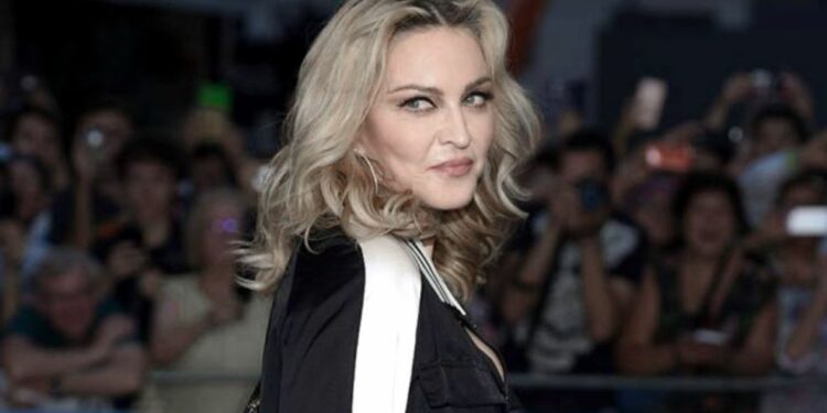 Hospitalizan a Madonna y la intuban de emergencia tras ser encontrada inconsciente