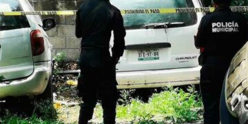 Mecánico muere aplastado al caerle un a camioneta que estaba reparando