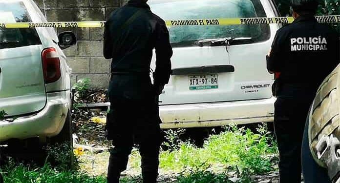Mecánico muere aplastado al caerle un a camioneta que estaba reparando
