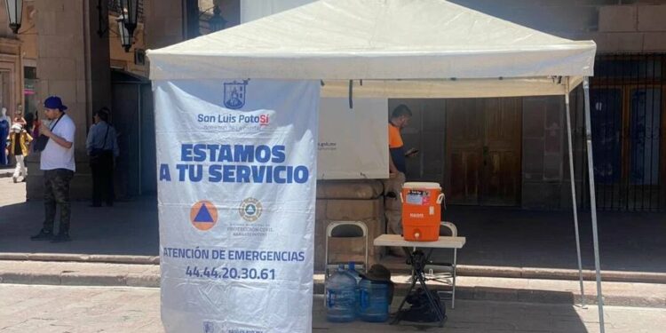 Por altas temperaturas instalan módulos de hidratación en la capital potosina