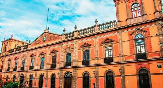 Buscan entrar a la UASLP casi 16 mil
