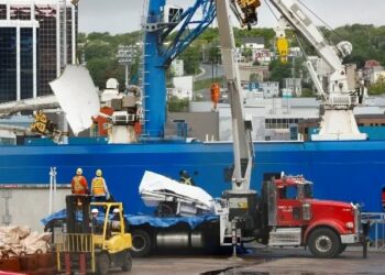 Encuentran posibles restos humano entre los escombros del submarino Titán