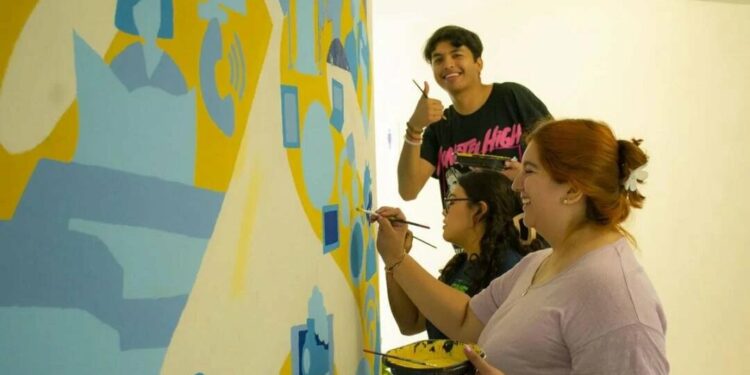 Estudiantes de la UASLP crean mural con realidad aumentada 