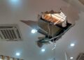 Cae persona de tercer piso en tienda de ropa en el Centro