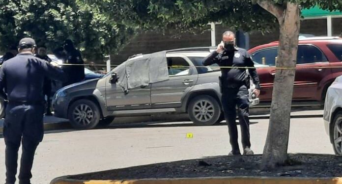 A balazos asesinan a un hombre en estacionamiento de Bodega Aurrerá