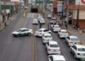 Taxistas bloquean avenida Muñoz; rechazan que Uber u otras plataformas brinden servicio en la Fenapo