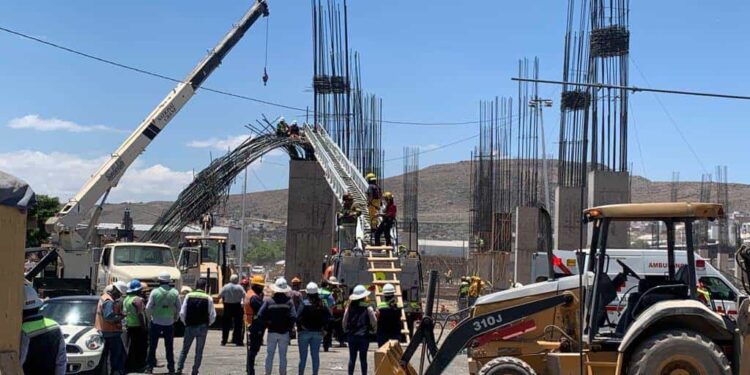 Colapsa estructura de la Arena Potosí; un muerto y dos lesionados