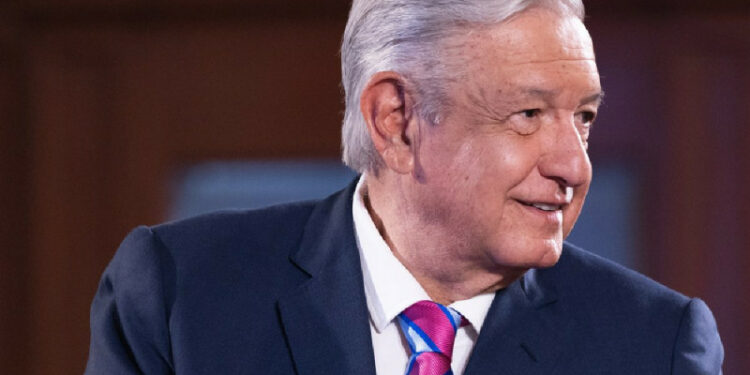 ¡López Obrador se estrena en Threads! Manda mensaje a Mark Zuckerberg