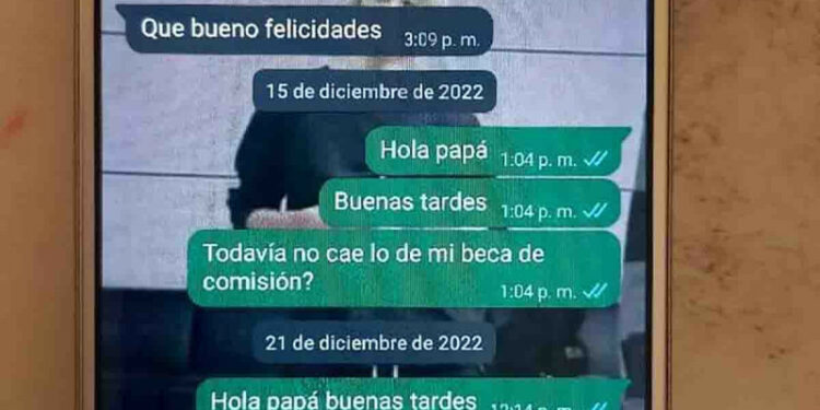 No tiene perdón, un padre le roba la beca de 7,500 pesos a su hija y la bloquea