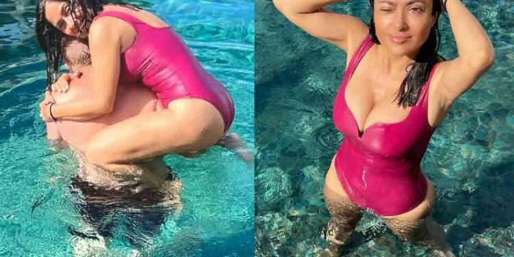 Salma Hayek se convierte en la ‘Barbie mexicana’ con sexy traje de baño rosa