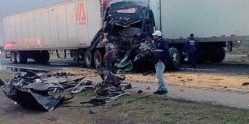 Tráileres chocan por alcance en la Carr. 57