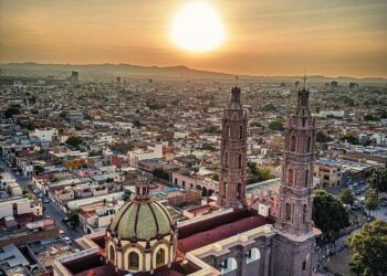 Domingo parcialmente nublado pero caluroso en SLP