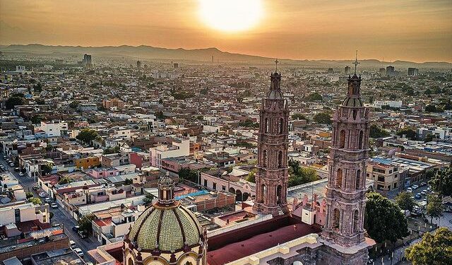 Domingo parcialmente nublado pero caluroso en SLP
