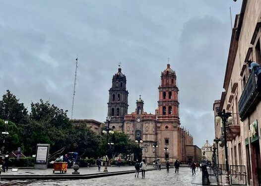 Jueves parcialmente nublado en SLP