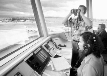 VIDEO: Un piloto mexicano narra hoy como un OVNI tomó control de su nave en 1975