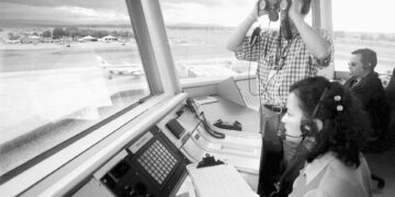 VIDEO: Un piloto mexicano narra hoy como un OVNI tomó control de su nave en 1975