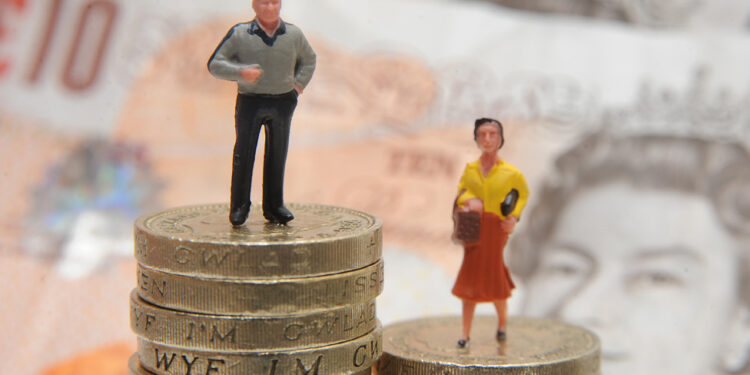 En pleno 2023 las mujeres siguen ganando 10 mil pesos menos que los hombres al trimestre: Inegi
