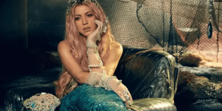 Shakira sufre un accidente durante una sesión de surf en Costa Rica