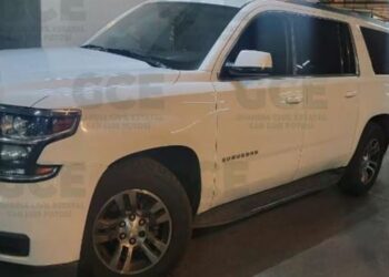 Rescatan a 13 migrantes que viajaban ocultos en una camioneta en SLP