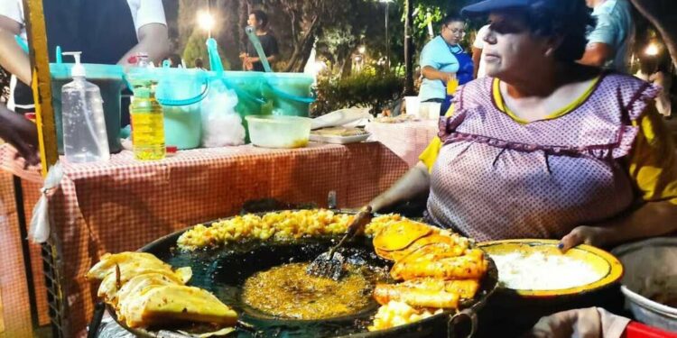 Los emblemáticos tacos rojos de Tequis, 63 años deleitando el paladar de los potosinos