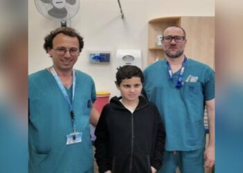 Médicos logran unir cabeza al cuerpo de niño que sufrió decapitación interna
