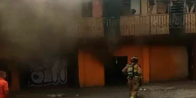 VIDEO: Se incendia bar ubicado en lateral de Salvador Nava