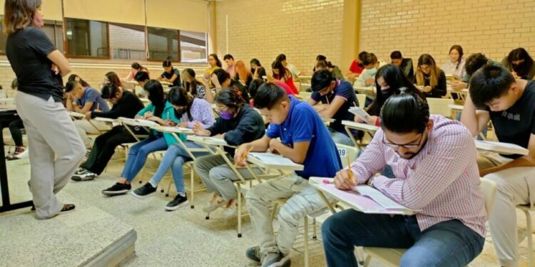 VIDEO: Tranquilo el segundo día de aplicación del examen de admisión a la UASLP