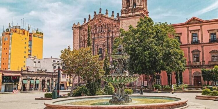 Jueves parcialmente nublado en la capital potosina