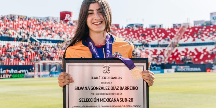 Silvana González recibe reconocimiento del Atlético de San Luis