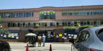 VIDEO: Estudiantes de la Facultad de Economía de la UASLP protestan contra el Rector