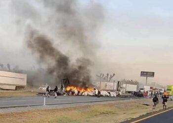 VIDEO: Dos muertos fue el saldo de fatal choque en la Carretera a Matehuala