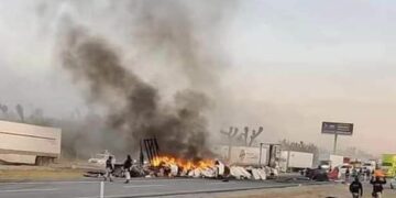 VIDEO: Dos muertos fue el saldo de fatal choque en la Carretera a Matehuala
