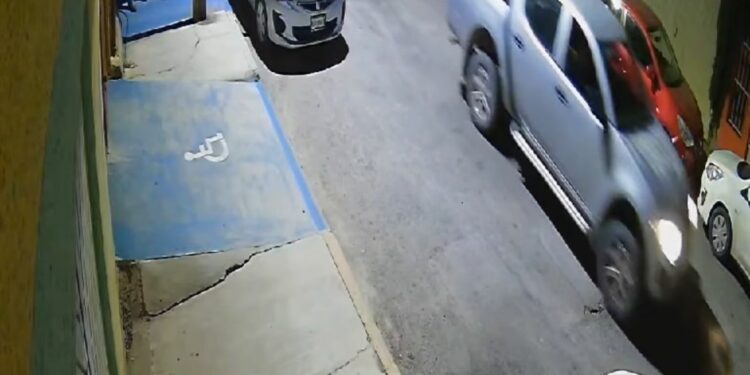 VIDEO: Denuncian otro robo de vehículo con violencia en la colonia Satélite