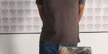 Hombre es detenido por robarse una caja de colores de una papelería del Centro Histórico
