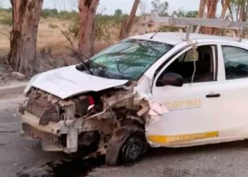 Chocan y abandonan un auto en el camino a Santa Rita